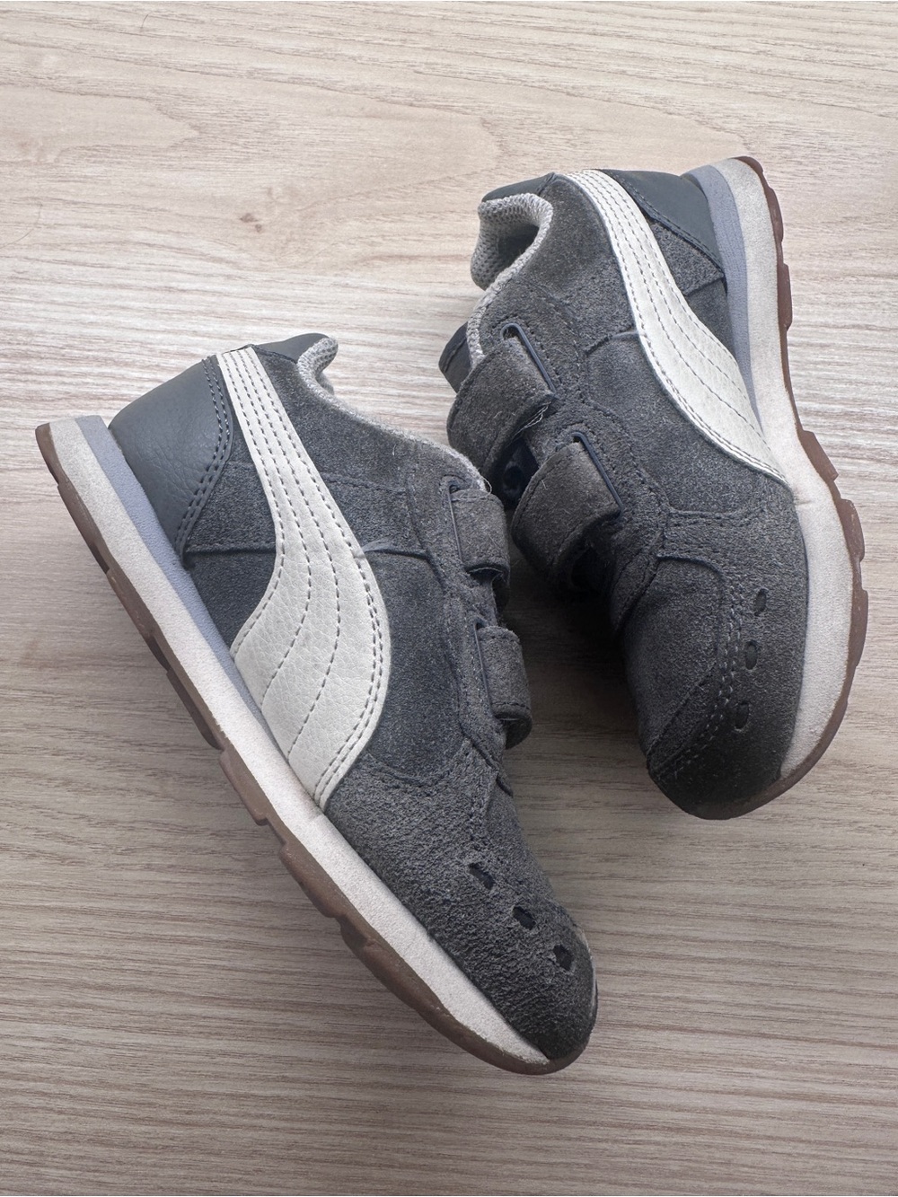 Boys puma sneakers Gray. Size 11. Used condition.